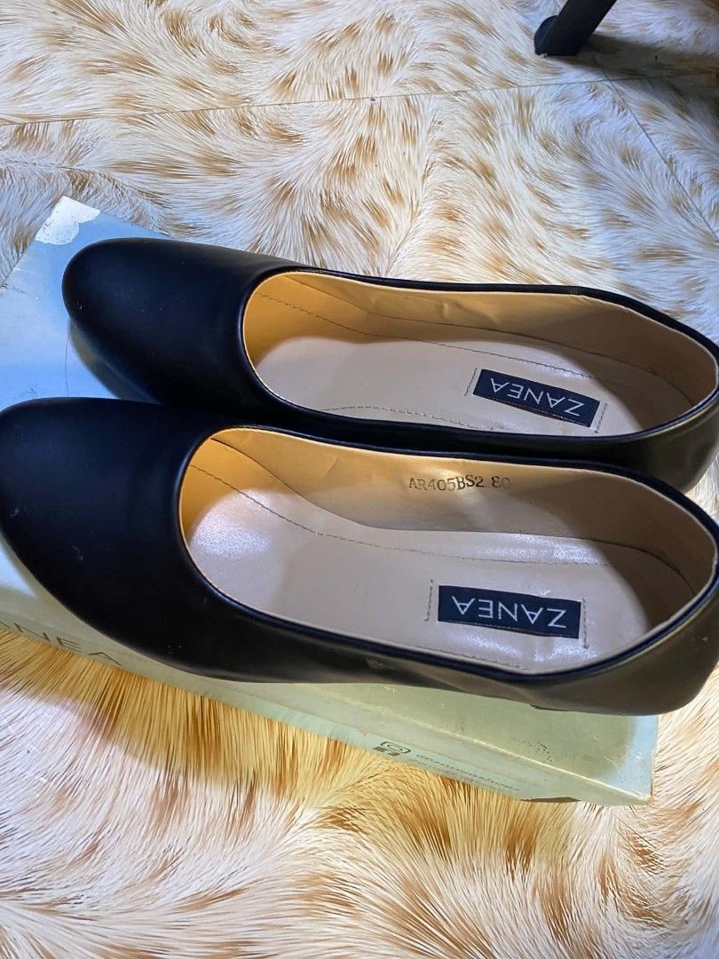 Zanea Black Heels CS 131 AT 2 (Category: Heels) located in Mandaluyong City. Submitted by oel_oniv.2996 (Listing ID 1451922702, Image 2). Description: - Brand: Zanea - Color: Black - Style: Classic pump with block heel - Size: 8 - Condition: Used (bought in Sm Store) - Features: Comfortable for work or casual wear - Includes: Original box only worn once , good a new.