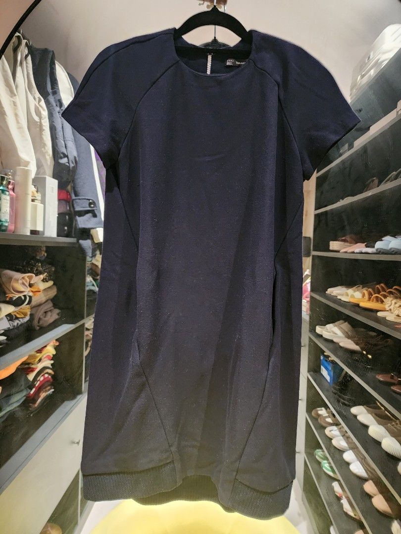 ZARA (Category: Dresses) located in Muntinlupa City. Submitted by sofia010317 (Listing ID 1452029445, Image 3). Description: - Brand: ZARA - Type: Dress - Color: Navy Blue - Size: S (EU 36/UK 8/US 4) - Features: Comfortable fabric, unique seam detailing, back zipper closure - Condition: Good, pre-loved.