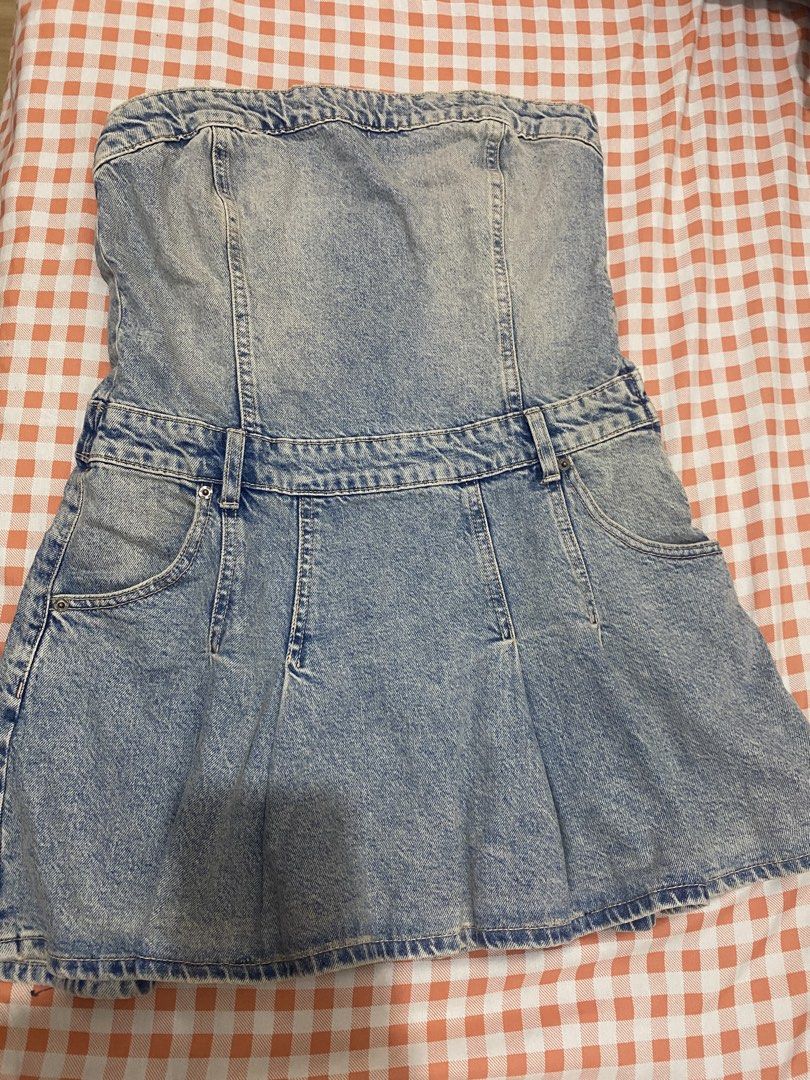Zara Denim Strapless Mini Dress - Size S (Category: Dresses) located in Taguig. Submitted by maeg_28 (Listing ID 1452030658, Image 2). Description: - Cute Zara strapless mini dress - Light wash denim - Fitted bodice with A-line skirt - Features belt loops and pockets - Versatile for casual or night out.