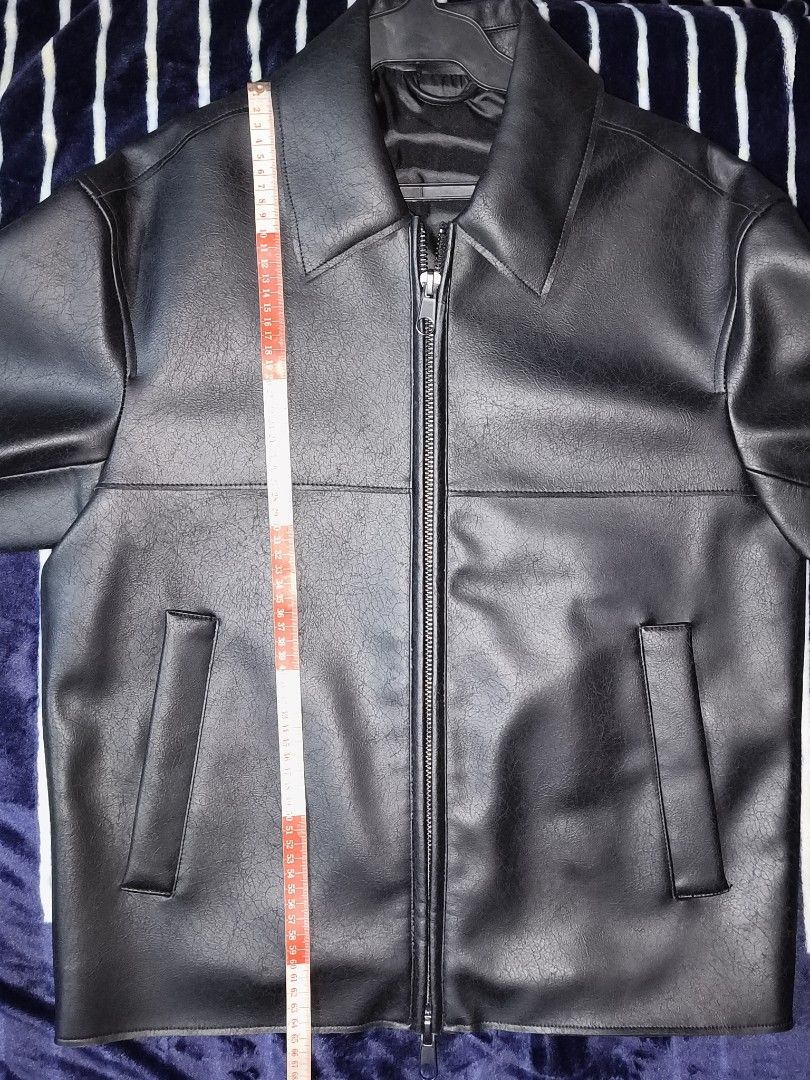 Zara Leather Jacket Men (Small 38) Still available in Zara stores worth 5K (Category: Coats, Jackets and Outerwear) located in San Juan City. Submitted by earlsorr (Listing ID 1451966786, Image 3). Description: -Bought this around January-February 2026 -originally bought for P5K at Zara power plant - This is still available in Zara stores worth 5K - seldom use -Iningatan - Cool black cropped jacket - Zip-up front closure - Two side pockets - Vers