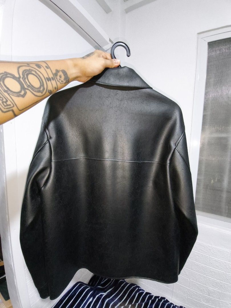 Zara Leather Jacket Men (Small 38) Still available in Zara stores worth 5K (Category: Coats, Jackets and Outerwear) located in San Juan City. Submitted by earlsorr (Listing ID 1451966786, Image 2). Description: -Bought this around January-February 2026 -originally bought for P5K at Zara power plant - This is still available in Zara stores worth 5K - seldom use -Iningatan - Cool black cropped jacket - Zip-up front closure - Two side pockets - Vers