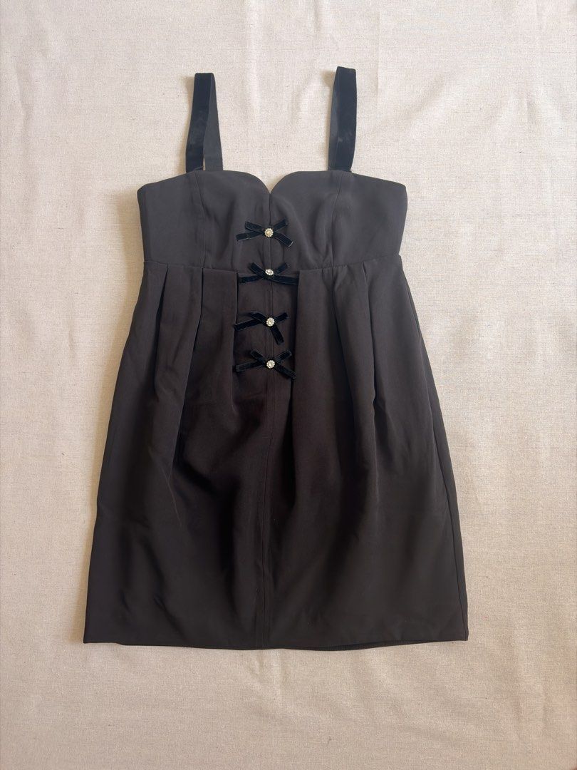 Zara strappy bow mini dress (Category: Dresses) located in Valenzuela. Submitted by andreaaah (Listing ID 1452020998, Image 2). Description: L30 B31-32 W28 fits XS-S.