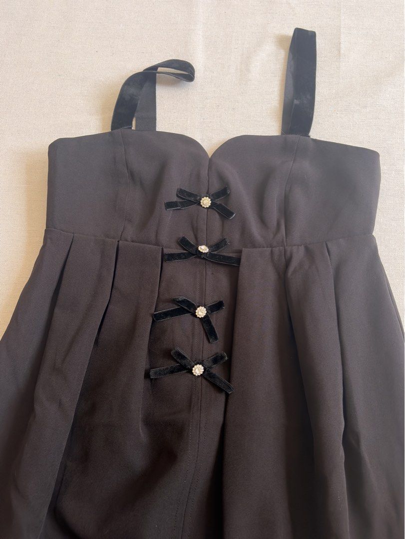 Zara strappy bow mini dress (Category: Dresses) located in Valenzuela. Submitted by andreaaah (Listing ID 1452020998, Image 3). Description: L30 B31-32 W28 fits XS-S.