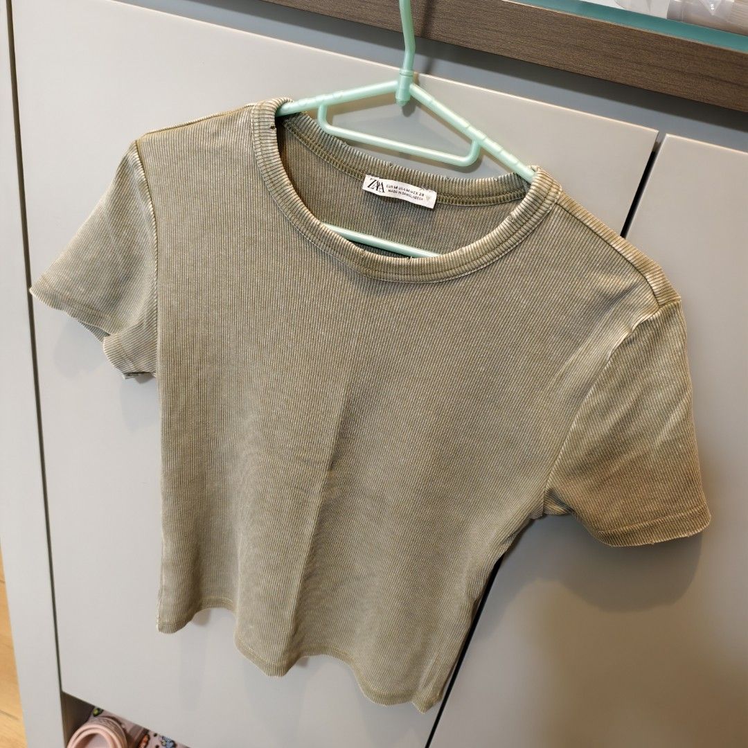 Zara Tee T-shirt 上衣 短袖 （分類：T-shirt）位於 Hong Kong。 由 black1638 提交（商品編號 1452058329，圖片 2）。簡介： 。