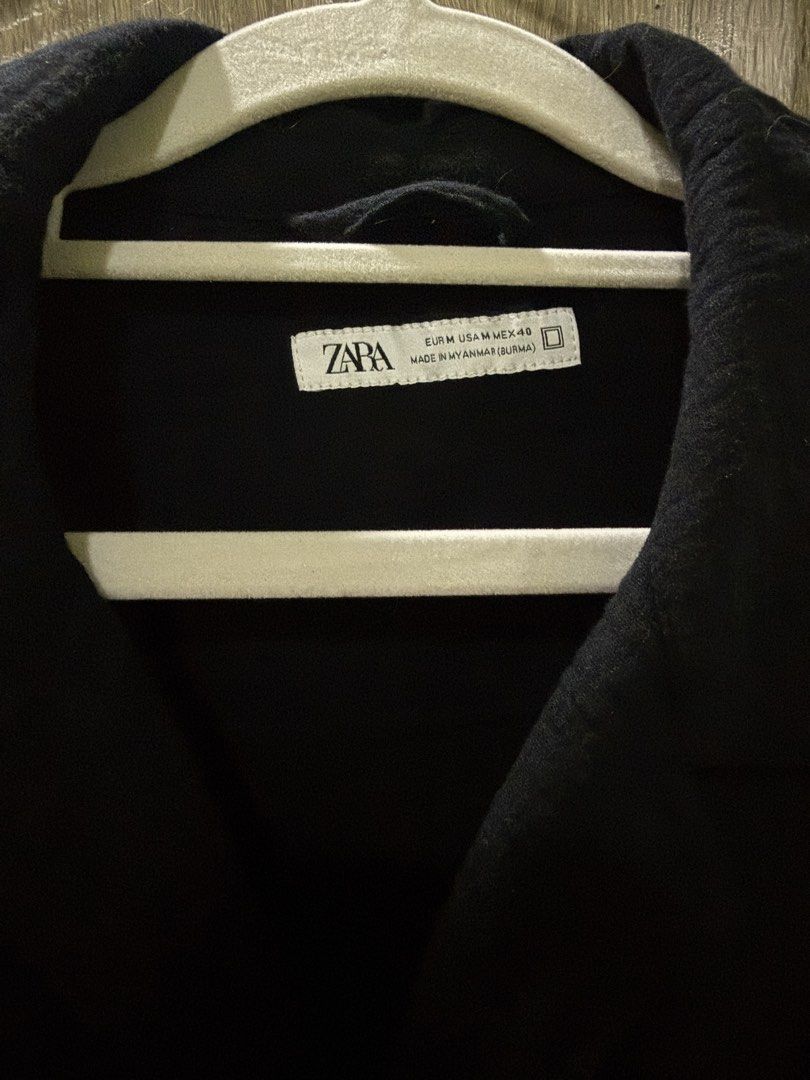 Zara textured polo (Category: Tshirts & Polo Shirts ) located in Cebu City. Submitted by aisla_ (Listing ID 1452104653, Image 2). Description: No flaws.Very black. Textured style.