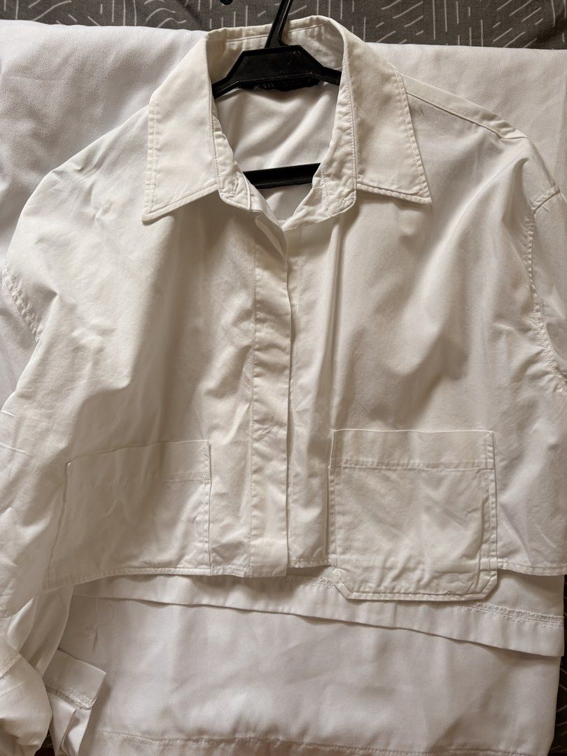 ZARA White Cropped Polo Short with Pockets (Category: Shirts) located in Santa Rosa. Submitted by bluemingbh (Listing ID 1451962576, Image 1). Description: - White ZARA cropped shirt - Size M - never used mop: gcash, bdo, maribank mod: j&t, sdd (makati or laguna).
