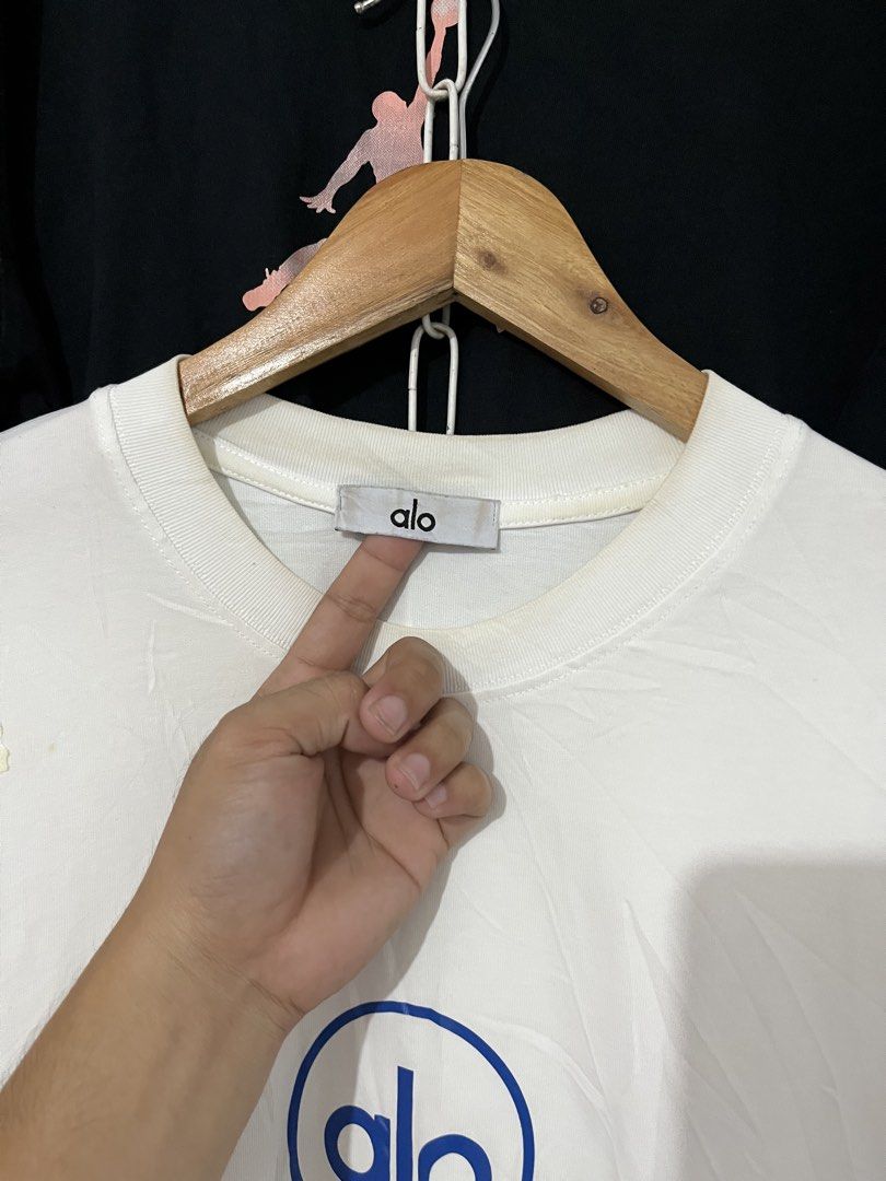 100% Cotton T-shirt XL (Category: Tshirts & Polo Shirts ) located in Siniloan. Submitted by project_thrift (Listing ID 1452209316, Image 2). Description: - 100% Cotton White T-Shirt - Size: XL - Care: Hand wash, do not bleach, hang dry - Ironing: Max 110°C bottom plate - Dry Cleaning: Regular - Origin: Made in China.