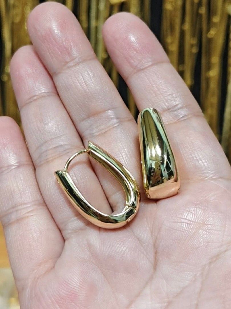 14K Vermeil Gold Electrofoam Loop Earrings (Category: Earrings) located in Caloocan City. Submitted by cheskhaionlinestore2.0 (Listing ID 1452124627, Image 1). Description: 14k GOLD VERMEIL ELECTROFORM LOOP EARRINGS SALE ‼️PHP ₱1050 ONLY Non Fade Non Pawnable 💯.