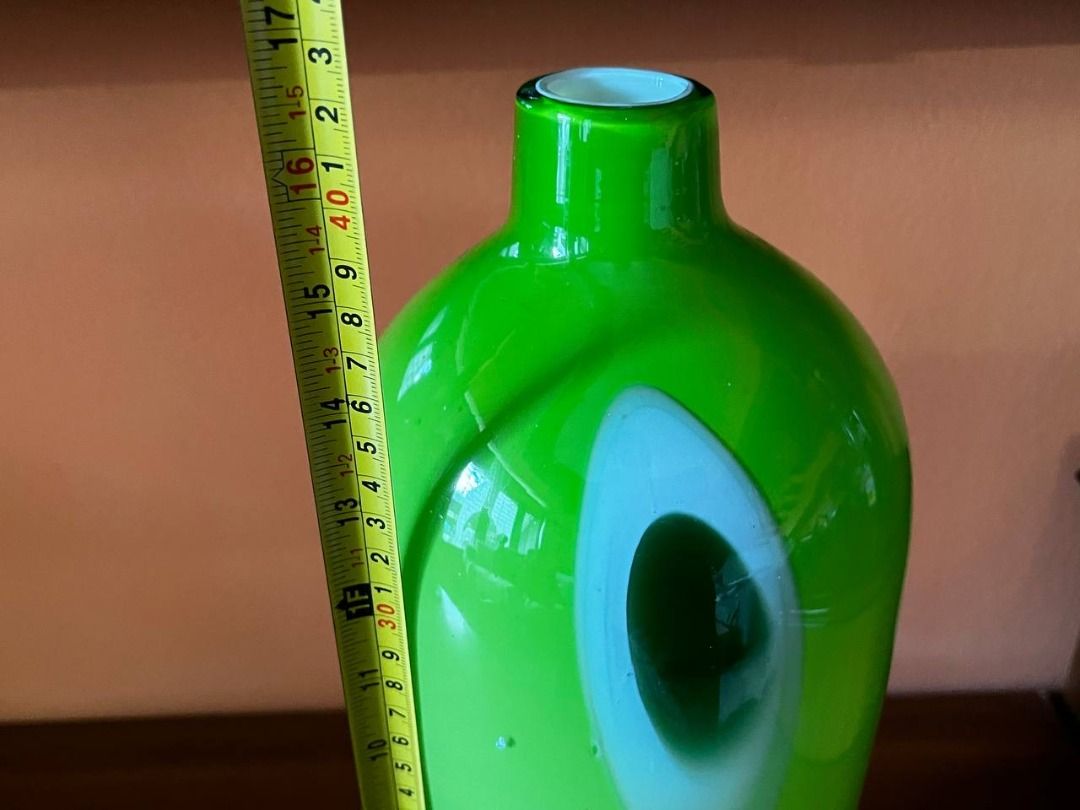 2090. Vase Lama (Category: Vintage Collectibles) located in Ipoh. Submitted by antique_lines (Listing ID 1452277456, Image 2). Description: .