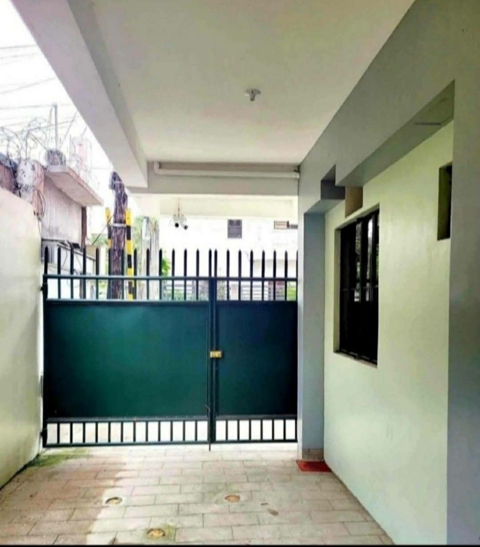 Studio with parking For Rent (Category: Apartments & Condos) located in Manila. Submitted by juvi_ong1 (Listing ID 1452105930, Image 2). Description: GUADANOVILLE SUBDIVISION. Block 9 lot 7 San Antonio street. Quirino Hiway Caloocan City. Near 5 mins. S M Fairview, Ayala Fairview Terraces & Robinson Novaliches. Walking distance. MRT 7 > 8 k > 2 months deposit + 1 month advance & 12 postdated cheque. > Infront building > Studio with Parking. > Wit