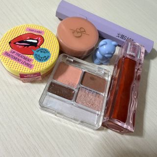 (Category: ) located in . Submitted by CherryBerryCloset (Listing ID 1452201961, Image 1). Description: .