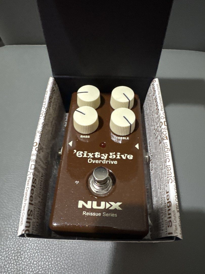 電結他 Effector: NUX 6ixty5ive Overdrive Effect Pedal 電結他效果器 Guitar Effector （分類：樂器）位於 Hong Kong。 由 sheee__ 提交（商品編號 1452275045，圖片 2）。簡介： 2024年10月購入，有單 只用過1、2次 https://www.funmusiccenter.com/products/nux-6ixty5ive-overdrive-effect-pedal?srsltid=AfmBOooX5b440FuvVfurIlDJyV19TrfMTjw8b9xODl6EE-ETWru91xKi。