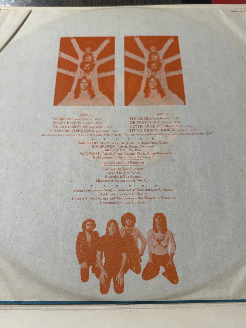 黑膠唱片 Grand Funk "Shinin' On" 1974 年 （分類：音樂與媒體 - 黑膠碟）位於 Hong Kong。 由 cokguzel 提交（商品編號 1452288770，圖片 3）。簡介： 1974年 Grand Funk ”Shinin‘ On“ 黑膠唱片 父親珍藏超過50年 有歲月痕跡 但正版保存良好 港鐵將軍澳綫沿綫交收。