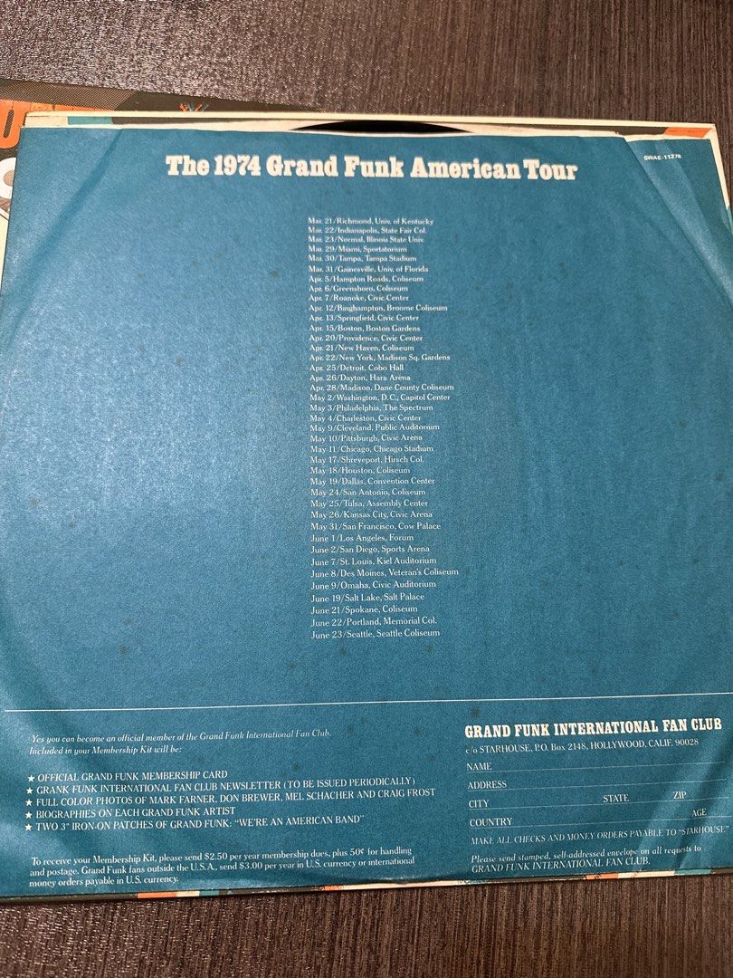 黑膠唱片 Grand Funk "Shinin' On" 1974 年 （分類：音樂與媒體 - 黑膠碟）位於 Hong Kong。 由 cokguzel 提交（商品編號 1452288770，圖片 2）。簡介： 1974年 Grand Funk ”Shinin‘ On“ 黑膠唱片 父親珍藏超過50年 有歲月痕跡 但正版保存良好 港鐵將軍澳綫沿綫交收。