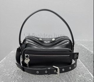 (Category: ) located in . Submitted by fashion.luxe (Listing ID 1452313389, Image 1). Description: .