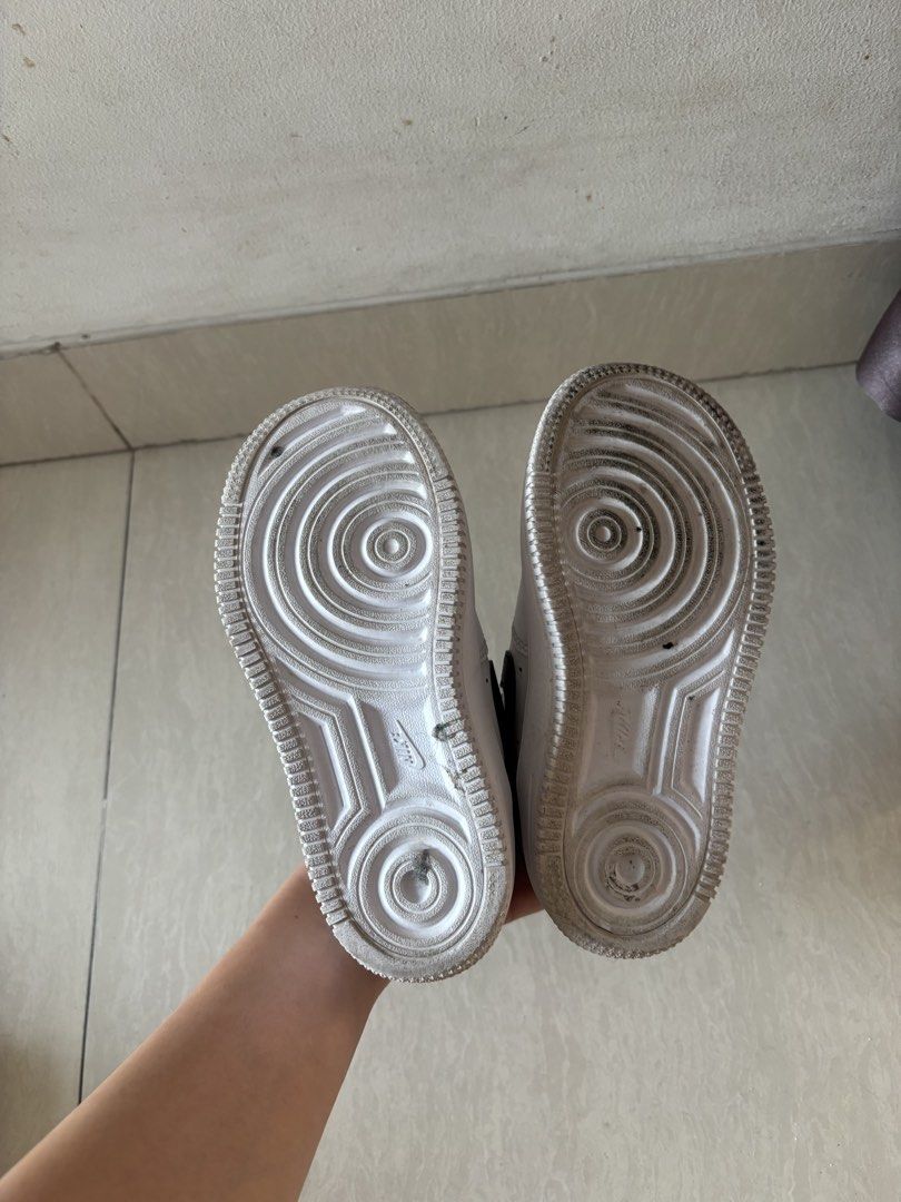 Ada 2 pasang, Sepatu adidas kids, details bisa liat di foto (Kategori: 1 hingga 3 tahun) berada di Jakarta Barat. Dikirim oleh bagtales21 (ID iklan 1452209086, Gambar 2). Deskripsi: Harga untuk 1 pasang, abil 2-2 nya 300rb nett Sepatu anak kembar saya, untuk sizing bisa liat di foto Kondisi masih bagus dan abis di cuci.
