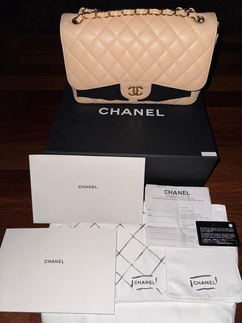 Almost like new, Chanel Jumbo Beige Caviar GHW seri 23 complete set with ori receipt 2016 (Kategori: Tas & Dompet Wanita) berada di Jakarta Barat. Dikirim oleh meilan1198 (ID iklan 1452159770, Gambar 1). Deskripsi: .