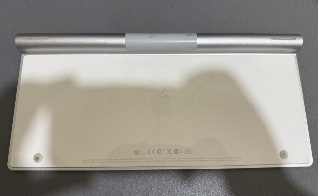 Apple Magic Keyboard Arabic/English A1314 (Category: Computer Keyboard) located in Quezon City. Submitted by calizkarra6305 (Listing ID 1452116984, Image 2). Description: FOR SALE: Original Apple Magic Keyboard (2nd Hand) Available: • Apple Magic Keyboard (1st Gen, Model A1314) ✅ 100% Working ✅ Original Apple accessory ✅ Bluetooth connectivity ✅ Uses 2 AA batteries ✅ Compatible with iMac, Mac mini, Mac Studio, MacBook, and compatible iPads ✅ Unit