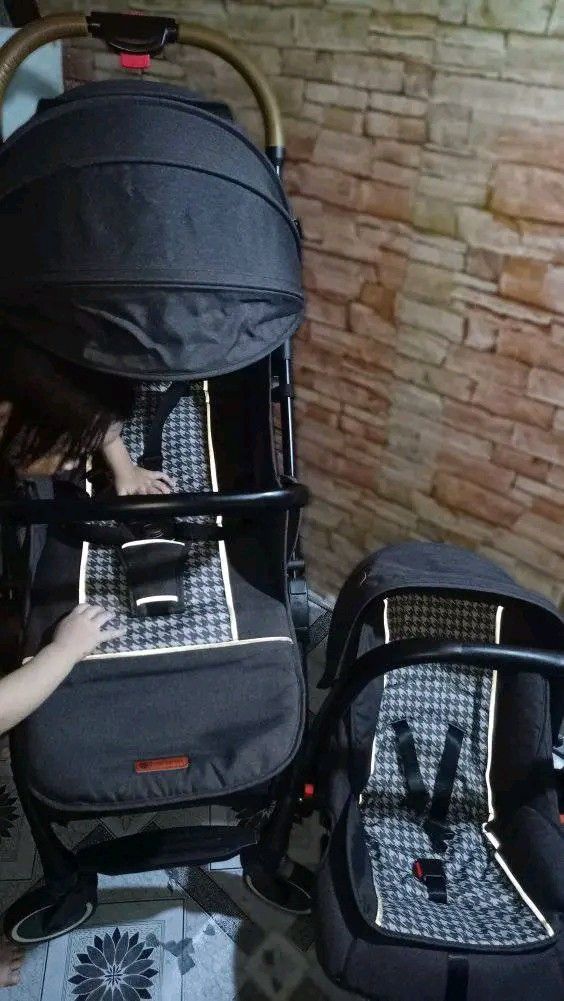 Apruva Trek Carseat and Stroller (Category: Strollers) located in Manila. Submitted by babystuffshop (Listing ID 1452253534, Image 1). Description: ✨Apruva Trek Stroller and Carseat✨ Cabin approved ✈️✈️ Excellent condition Ganda pa nitoooo 🥰 Clean and ready to use na po 🤍Travel Friendly 🤍Luggage type 🤍Nahihiga nauupo 🤍Newborn up to toddler 🤍5-point safety harness 🤍Easy to fold 🤍Wheels are smooth to manuever PLS. MANAGE YOUR EXPECTATIONS T