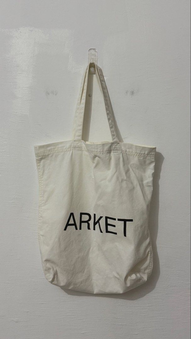 Arket cotton shopper bag (Category: Tote Bags) located in Cordova. Submitted by thedecluterrer (Listing ID 1452243206, Image 2). Description: .