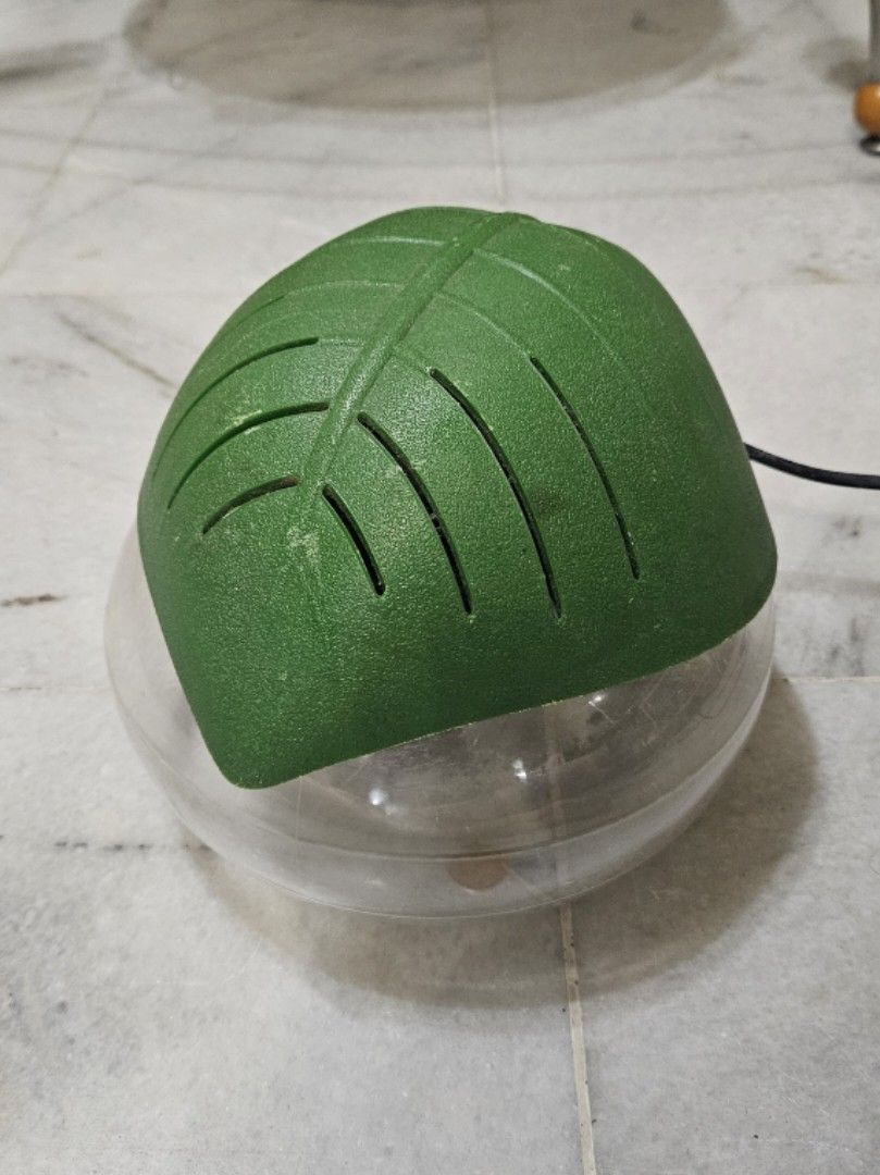Aroma diffuser (Category: Air Purifiers & Dehumidifiers) located in Kuala Lumpur. Submitted by dylanyow8 (Listing ID 1452266510, Image 1). Description: - Minor defects on the surface - Functionality is ok, works perfectly 👌 - Selling because no longer using it.