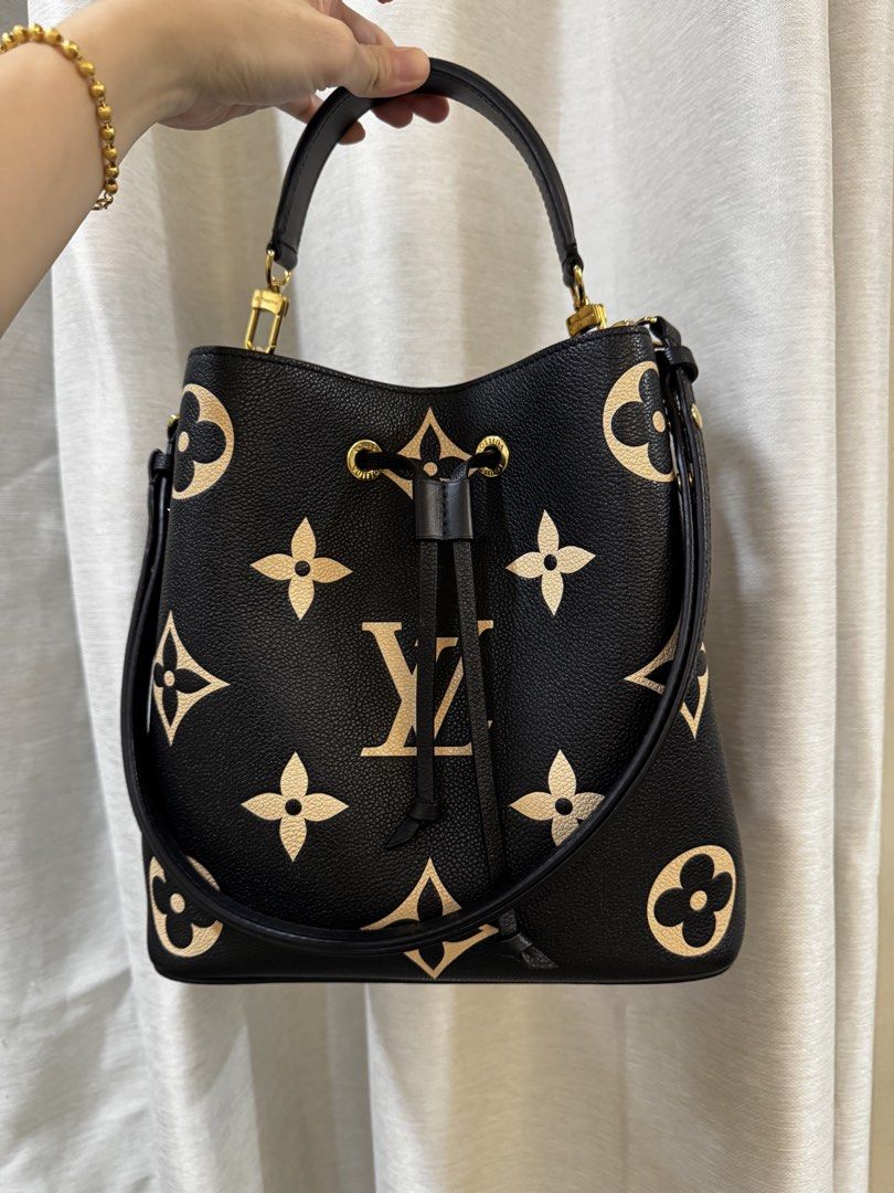 Authentic louis vuitton bucket bag (Category: Luxury Bags & Wallets) located in Manila. Submitted by happylvoe (Listing ID 1452212505, Image 2). Description: Selling my Authentic louis vuitton bicolor neo noe , like new! Inclusions: with box, receipt , paperbag , free bag organizer Selling separately : the wristlet (₱ 20,000).