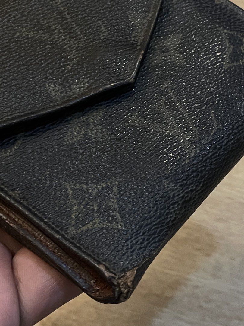 Authentic lv wallet (Category: Luxury Bags & Wallets) located in Cavite. Submitted by ohmie23 (Listing ID 1452293130, Image 3). Description: Authentic lv wallet.