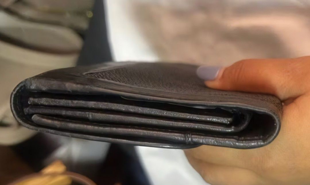 Authentic Rota Genuine Stingray Leather Wallet 🖤✨ (Category: Luxury Bags & Wallets) located in Angono. Submitted by just.call.me_lazy (Listing ID 1452315464, Image 3). Description: Authentic Rota Genuine Stingray Leather Wallet 🖤✨ A rare and durable piece crafted from genuine stingray leather — known for its glossy, beaded texture and long‑lasting quality. Perfect for collectors or anyone who values exotic craftsmanship. 📌 Features: ✔️Exotic s