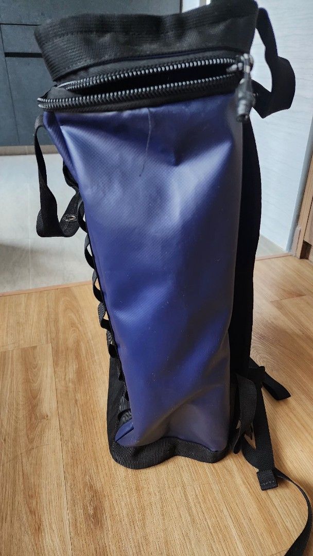 Backpack (Category: Backpacks) located in Singapore. Submitted by xiaoboi82 (Listing ID 1452124838, Image 3). Description: - Backpack - good overall condition -only use like twice. cash and meetup only. deal at fernvale.