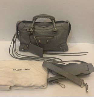 (Category: ) located in . Submitted by vicluxurycollection (Listing ID 1452223021, Image 1). Description: .