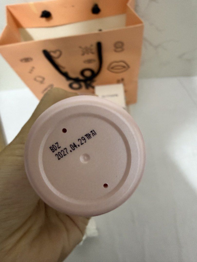 Banila Co Prime Primer Tone-Up Makeup Base (Category: Makeup) located in Manila. Submitted by shop.celestee (Listing ID 1452171315, Image 3). Description: Original price 1500, selling it for 799 BRAND NEW - NEVER USED RFS- Bought wrong primer tone up - Banila Co Prime Primer Tone-Up - Corrects skin tone and enhances makeup longevity - Vegan formula - Expiry Date: 2027.04.29 - Comes with original box.