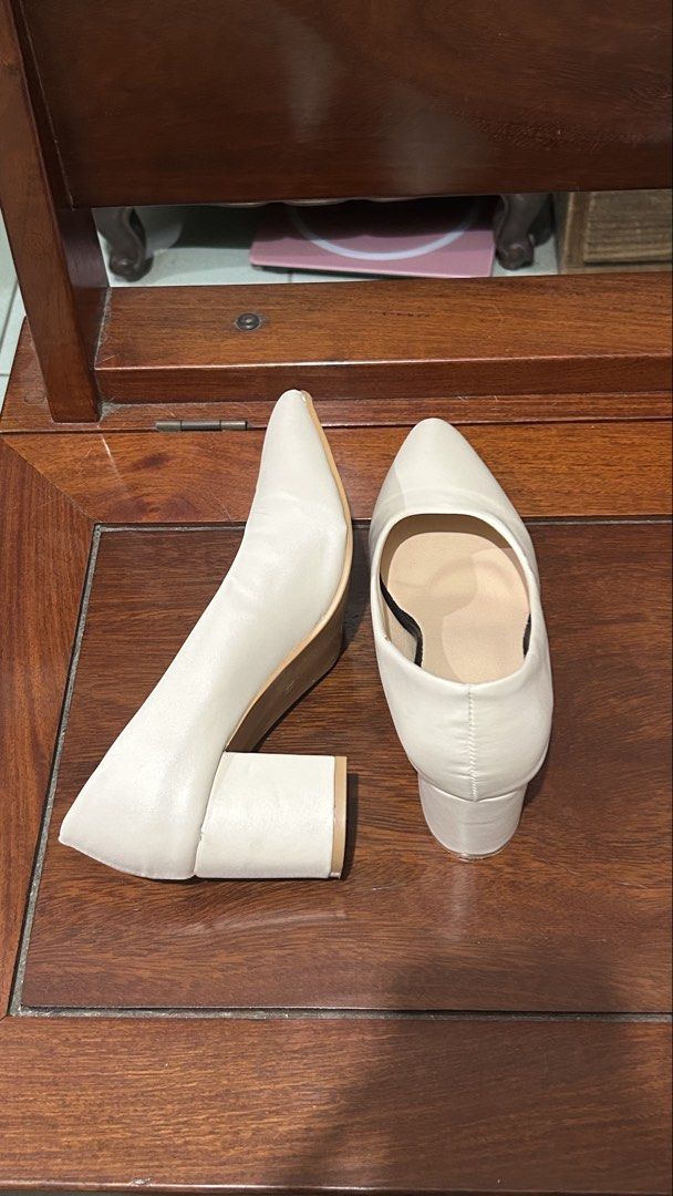 Beige Heels Size 38 (Category: Heels) located in Manila. Submitted by pomegranate444 (Listing ID 1452232927, Image 3). Description: Size 38 (9 inches) Tondo, Mnl.