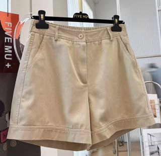 (Category: ) located in . Submitted by clothesclothclothes (Listing ID 1452271013, Image 1). Description: .