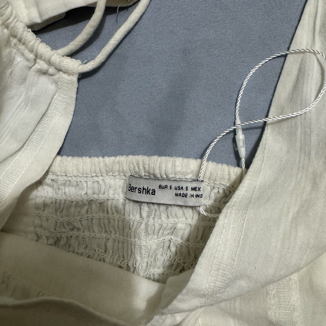 Bershka Tops take 2 for 250 (Category: Sleeveless) located in Aloran. Submitted by kheyx (Listing ID 1452227456, Image 3). Description: - Bershka White Corset Top & Camisole Set - Size: S - Corset Top: Long sleeves, tie-back detail - Camisole: Cropped, thin straps just needs proper washing take both for 250 only.