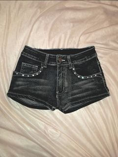 (Category: ) located in . Submitted by chigirini (Listing ID 1452259093, Image 1). Description: .