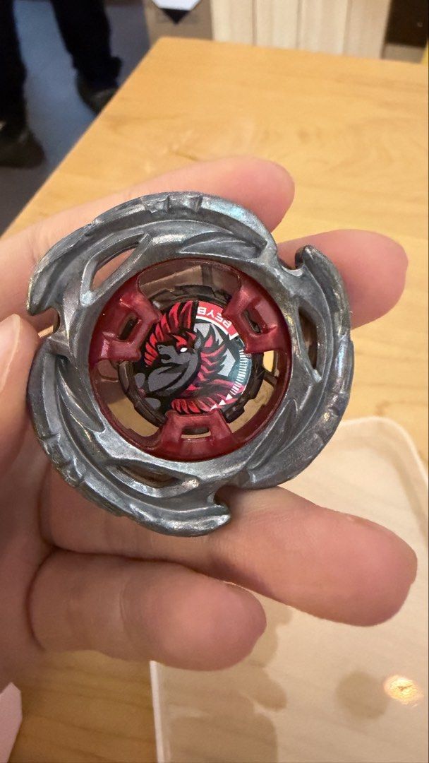 Beyblade x 38.82g頂重空力天馬 （分類：動作及對戰玩具）位於 Hong Kong。 由 twobbb 提交（商品編號 1452210990，圖片 3）。簡介： 比賽級頂重 二手狀況如圖 牛頭角交收，或順豐到付。