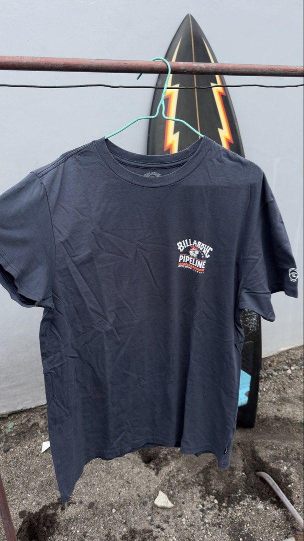 Billabong Pipeline Premium T-Shirt Medium (Category: Tshirts & Polo Shirts ) located in Caloocan City. Submitted by karlitosurf_01 (Listing ID 1452126060, Image 1). Description: - Billabong Pipeline T-Shirt - Size: Medium - Premium quality fabric - Features a striking graphic print on the back: wave and floral design - Small Billabong logo on the front chest - Ideal for casual wear.