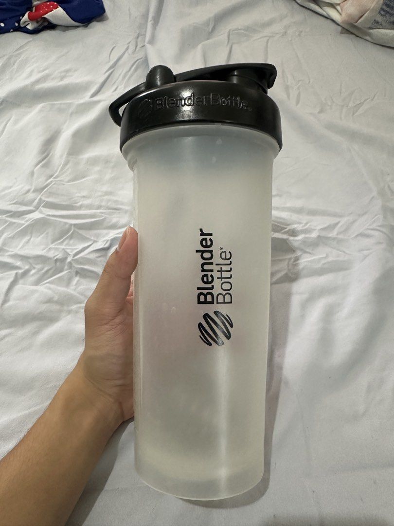 Blender Bottle 45 oz Shaker Bottle (Category: Water Bottles & Tumblers) located in Santa Rosa. Submitted by burgerbans (Listing ID 1452155064, Image 1). Description: - Large 45 oz (1330 ml) capacity - Ideal for protein shakes and other mixed drinks - Secure lid with excellent seal - Minor cosmetic scuffs from normal use - Fully functional and works perfectly.