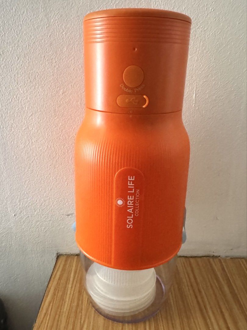 Bnew ice shaver ice machine ice maker (Category: Other Kitchen Appliances) located in Manila. Submitted by rush_decluttering_sale (Listing ID 1452187083, Image 1). Description: Ice shaver for sale Condition: Brandnew (No damage) complete with box SELLING IT FOR 300pesos only FIXED rfs: need magbawas ng gamit paalis na po kasi ako ng pinas meet up loc: malate area.