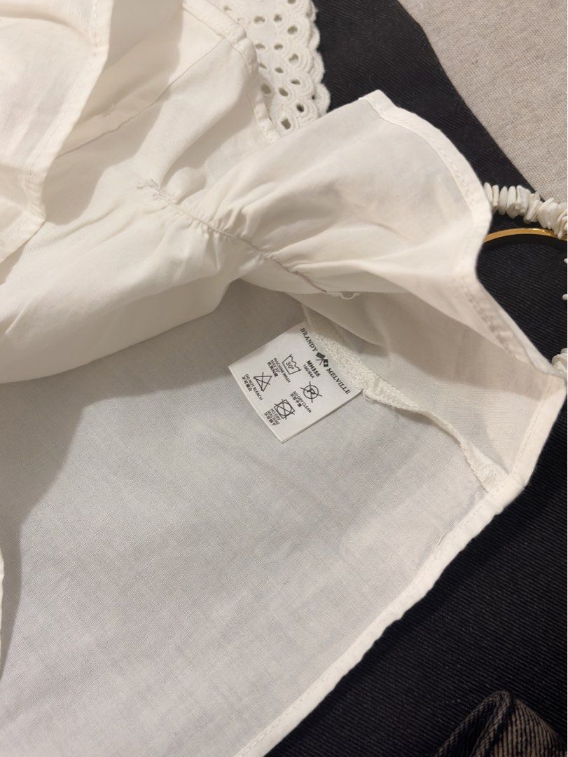 Brandy melville austen lace button crop top (Category: Blouses) located in Valenzuela. Submitted by andreaaah (Listing ID 1452273107, Image 3). Description: L15 B32-33 fits S.