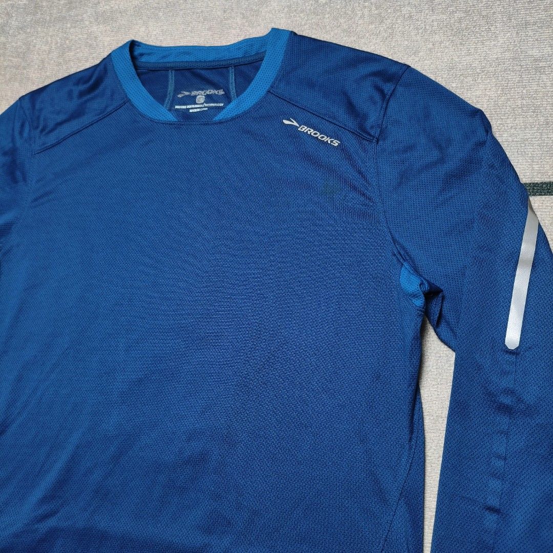 Brooks Running Long-Sleeve Shirt (Category: Activewear) located in Bulacan. Submitted by yakunimonkey (Listing ID 1452234812, Image 3). Description: Brooks Running Long-Sleeve Shirt Medium / 19x26-26.5 Excellent condition ₱350 +SF SJDM, Bulacan📍.