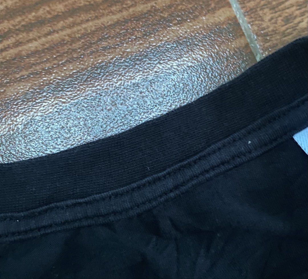 Burberry Black T-Shirt with Tiger Emblem (Category: Tshirts & Polo Shirts ) located in Cebu City. Submitted by thriftpherskzai (Listing ID 1452145113, Image 3). Description: - Authentic Burberry T-Shirt - Features iconic tiger and 'TB' emblem - Made from premium 100% cotton - Ideal for casual and everyday wear BURBERRY EMBROID BT TIGER LOGO SIZE MED 20W x 28L LIKE NEW SEE DETAILS .