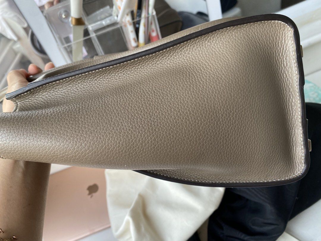 Celine micro （分類：手袋及銀包）位於 Hong Kong。 由 brandname.hk 提交（商品編號 1452211806，圖片 3）。簡介： Only dust bag。