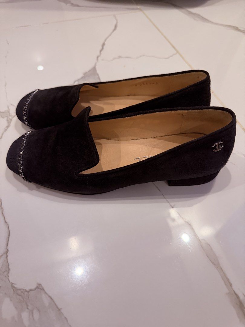 Chanel Black Suede Ballet Flats Size 36 (Category: Flats & Sandals) located in Quezon City. Submitted by chriz_m (Listing ID 1452238916, Image 2). Description: - Pre-owned Chanel ballet flats - Color: Black - Material: Suede - Size: 36 - Design: Classic cap toe with chain detail - Condition: Soles show wear from use - Reservation: Available with a half deposit.