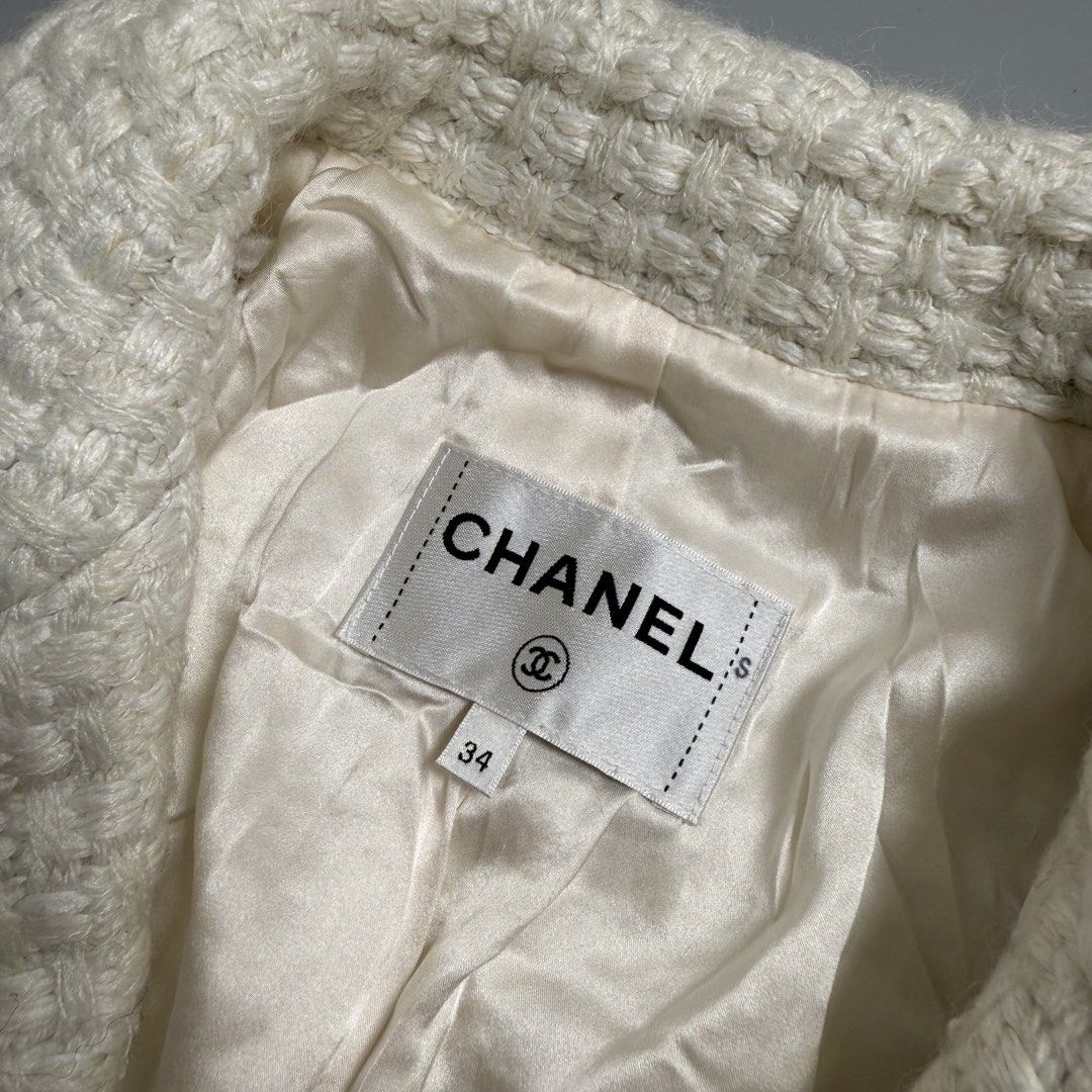 CHANEL Cream Wool Waffled Tweed Blazer Jacket (Category: Coats, Jackets and Outerwear) located in Cebu City. Submitted by inukaybyjlf (Listing ID 1452251462, Image 3). Description: Condition: Good as new Issue: No flaws Best fit: S-M Actual measurements are shown in the photos..