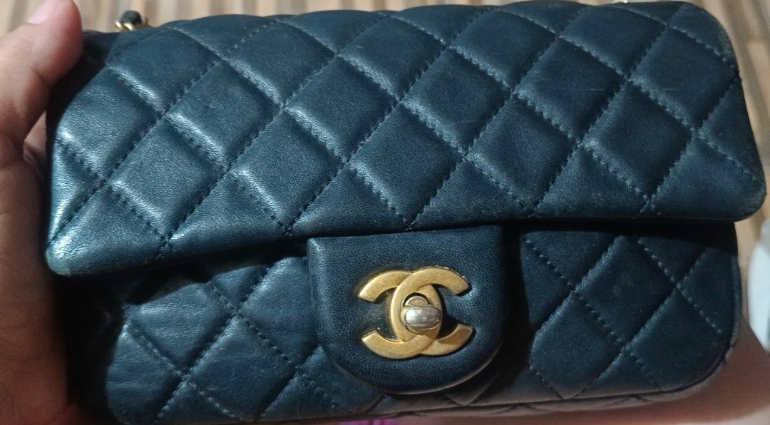 Chanel Mini Chain Sling Bag (Category: Luxury Bags & Wallets) located in Legazpi City. Submitted by georgepineda791 (Listing ID 1452230671, Image 1). Description: ✨ Preloved Chanel Mini Chain Sling Bag ✨ Classic and timeless Chanel mini chain sling, perfect for both casual and dressy outfits. Features: • Gold-tone hardware • Beautiful gold interior • Compact and elegant design Condition: • Preloved with normal signs of use • Some hardware has fad
