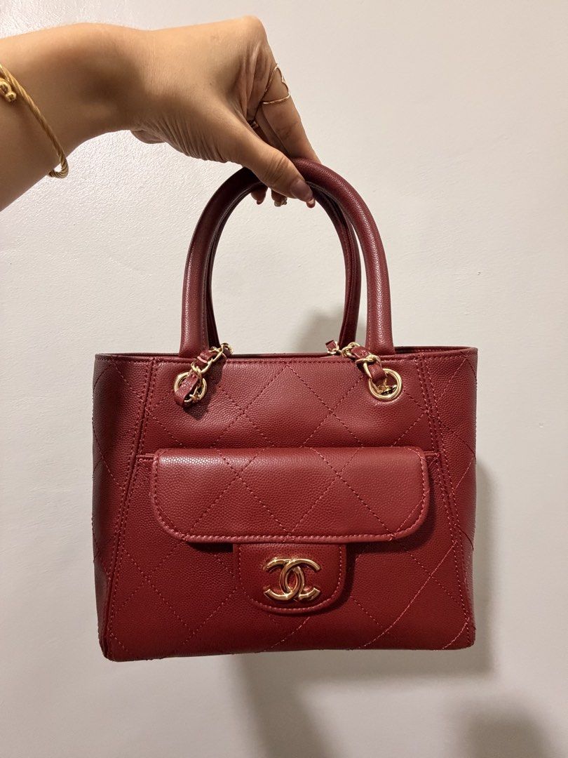 Shopping Bag Burgundy Caviar (Category: Luxury Bags & Wallets) located in Manila. Submitted by minimaison (Listing ID 1452310193, Image 3). Description: Quality is remembered long after the price is forgotten. At Mini Maison, we gladly consider reasonable offers. We believe in fair pricing because every piece reflects premium quality, careful selection, and genuine service. You’re not just purchasing a bag—you’re investing in quality, craftsmansh