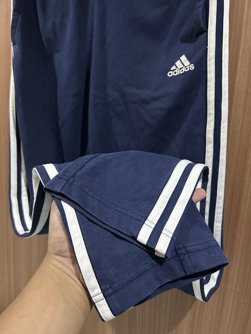 Classic 3Stripes trefoil Adidas Essential Pants (Category: Joggers) located in Quezon City. Submitted by kuyangstore (Listing ID 1452207761, Image 3). Description: Classic 3stripe essential pants! Brandnew condition Size m Waist free size Length 39inches.