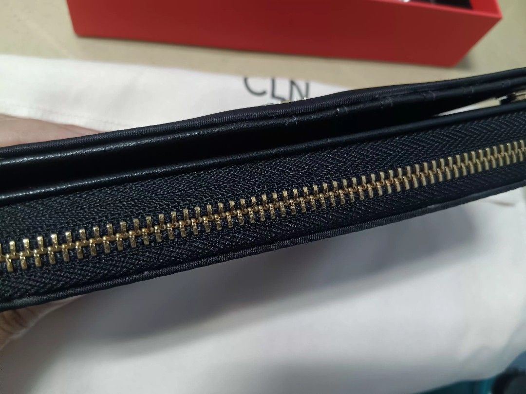 CLN brandnew (Category: Purses & Pouches) located in Manila. Submitted by maxi3 (Listing ID 1452131351, Image 2). Description: brandnew! kinda in my closet now for several months, not using it.
