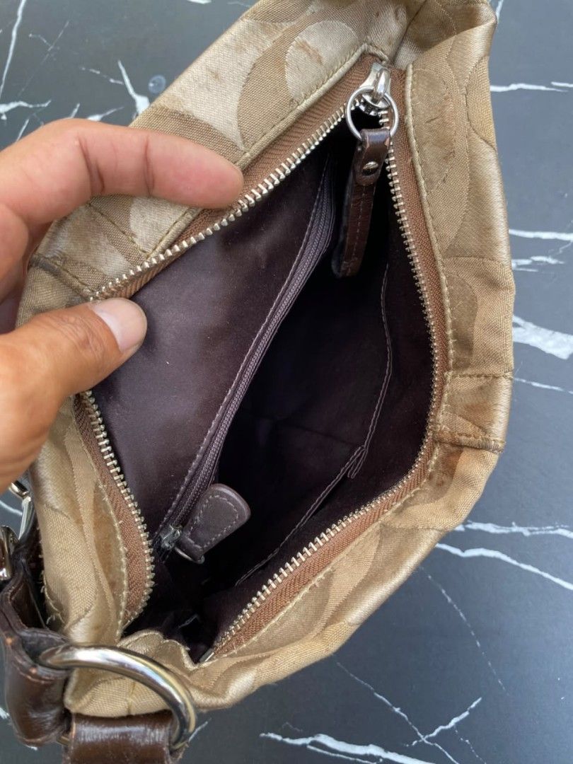 Coach bag (Category: Bags & Wallets) located in Dungun. Submitted by shahrul_yxe96 (Listing ID 1452270603, Image 3). Description: .